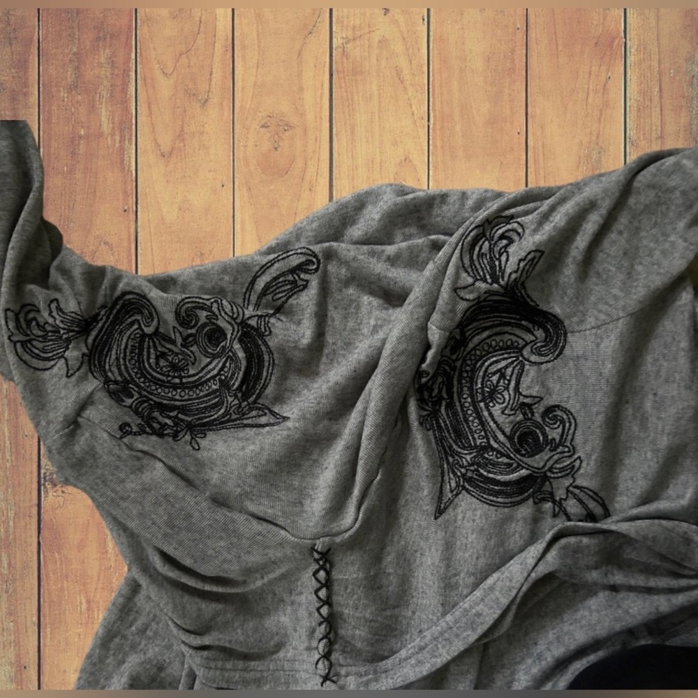 Unique Windsor Gray & Black Stitched Cardigan Size Medium - Picture 11 of 11